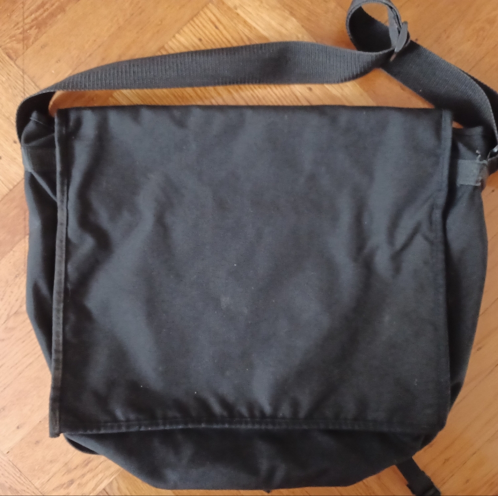 Manhattan Portage Black Messenger Bag - Picture 8 of 12
